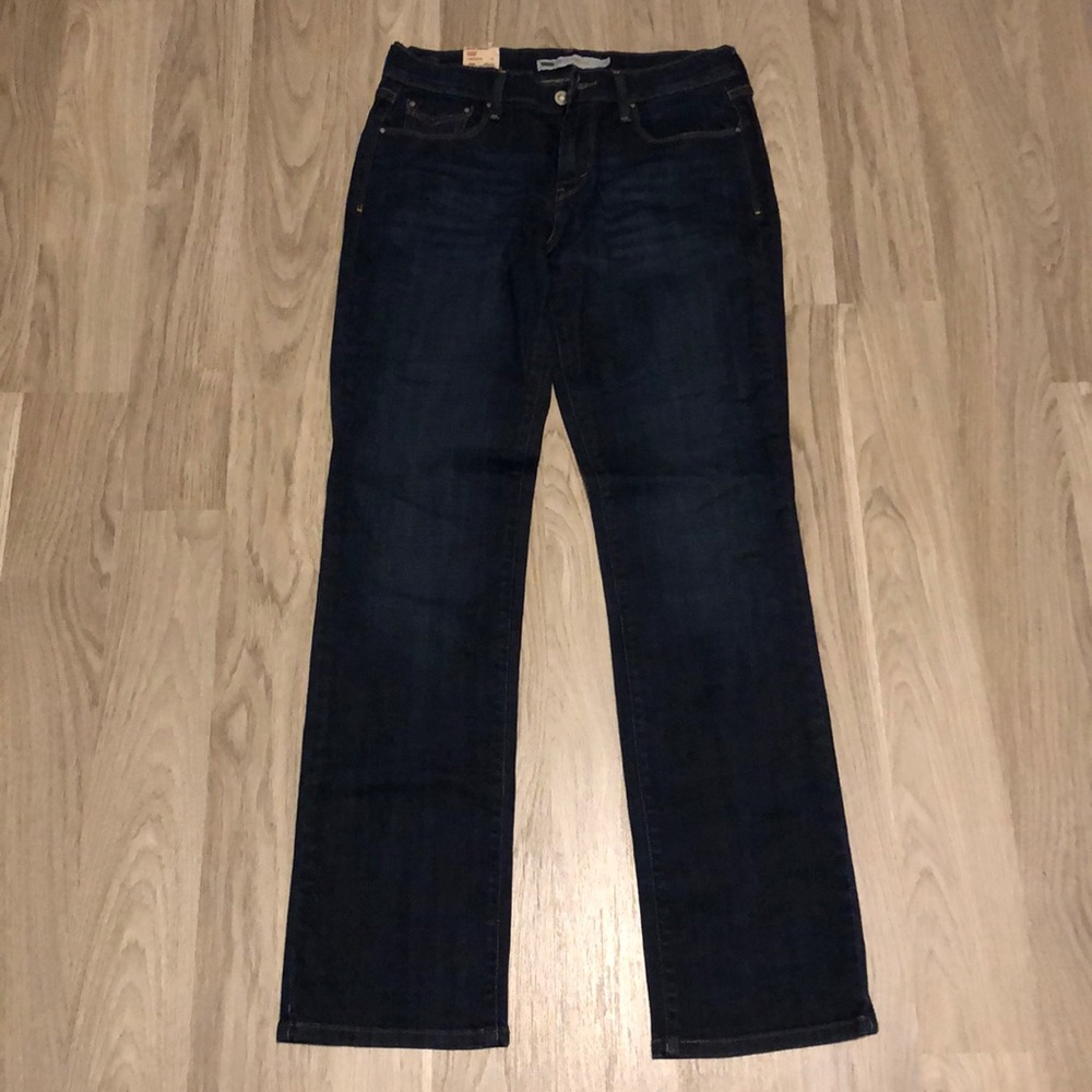 *BNWT* Levi’s jeans straight leg. Size 6M/28